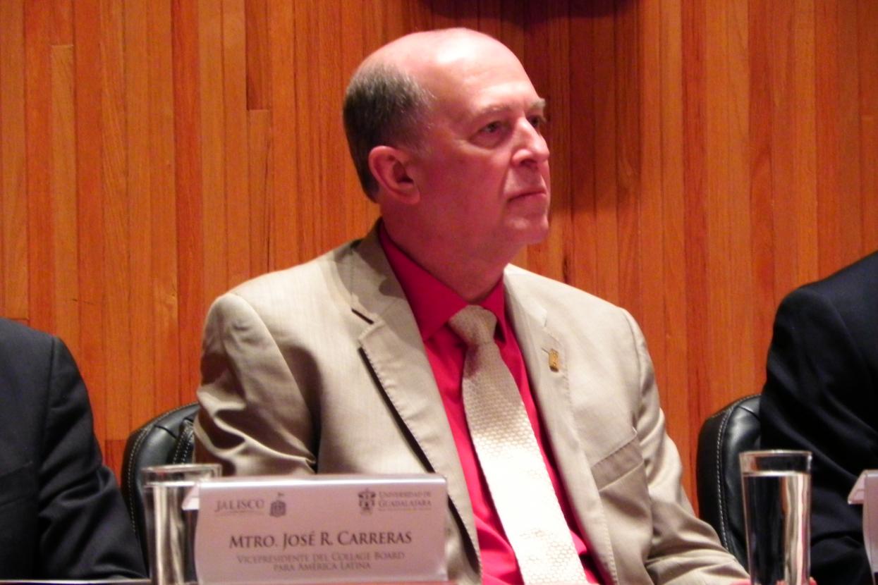 El doctor Miguel Ángel Navarro Navarro formó parte del presidium
